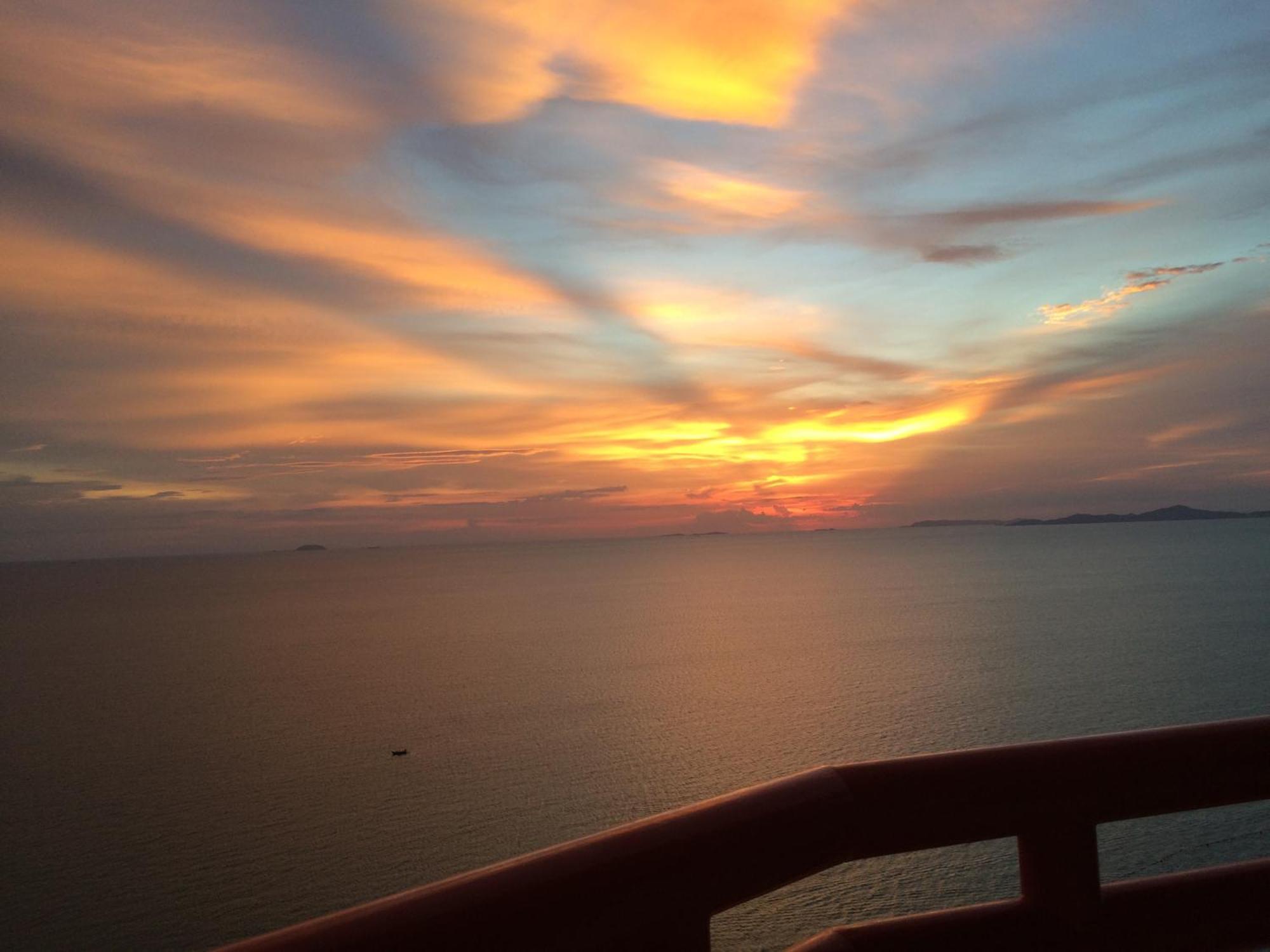 Sunshine Beach Condotel Praia de Jomtien Exterior foto
